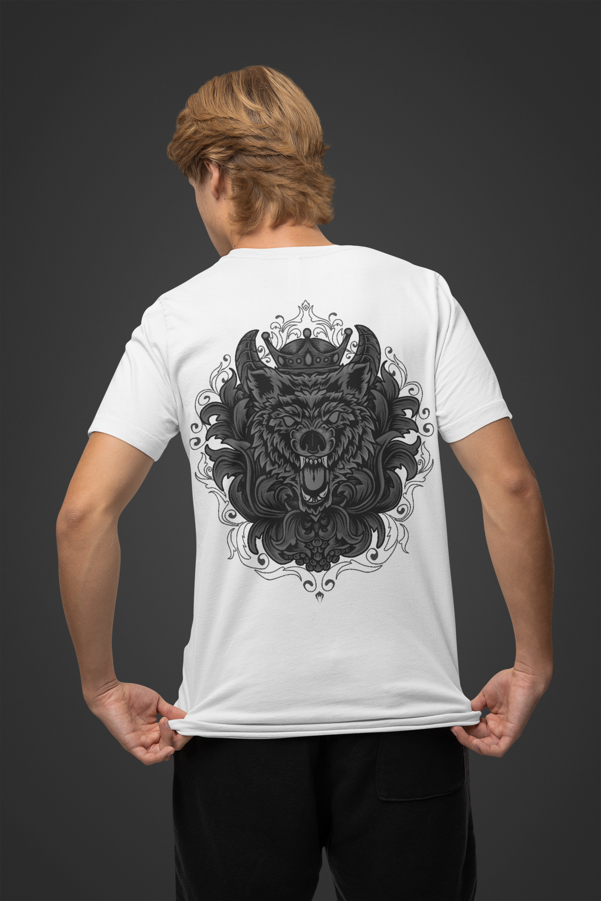Men is wearing white t-shirt with horrifying bear print on back,